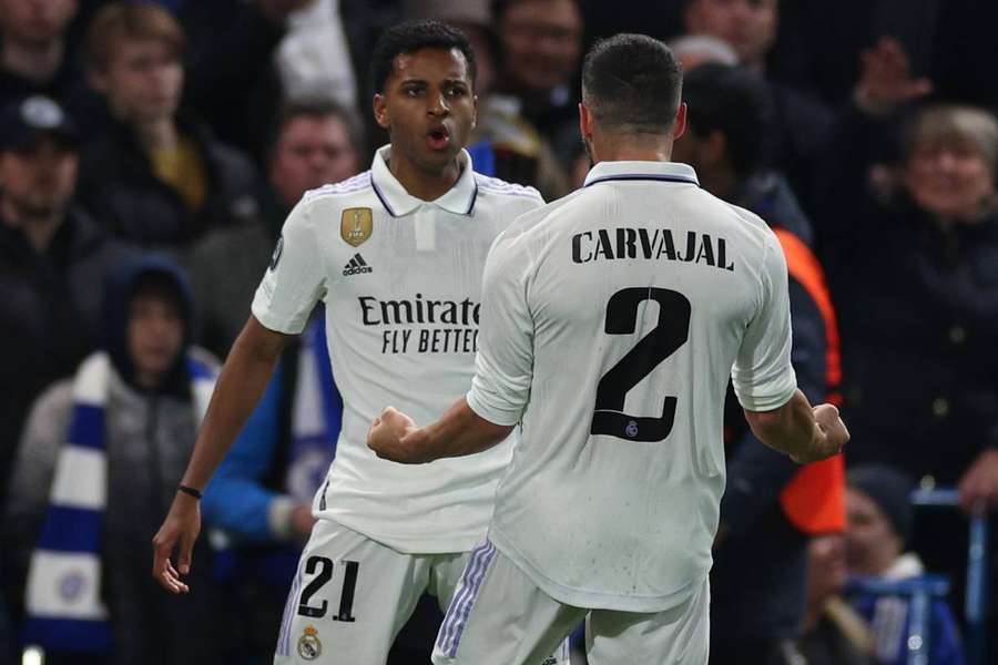 Rodrygo é celebrado por Carvajal após primeiro gol em Londres