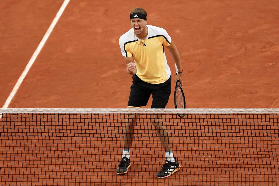 Alexander Zverev wywalczył sobie drogę do ćwierćfinału French Open.