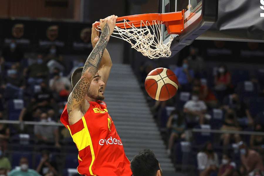 Spaanse basketbalploeg schrijft geschiedenis en stoot VS van eerste plek op wereldranglijst