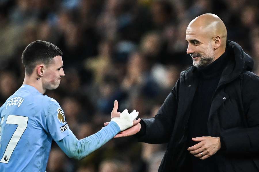 Guardiola en Foden feliciteren elkaar