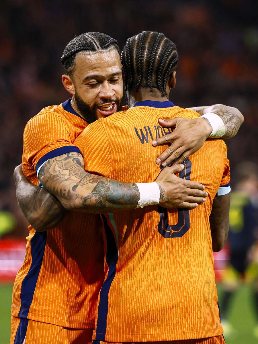 Georginio Wijnaldum is congratulated by Netherlands' forward Memphis Depay