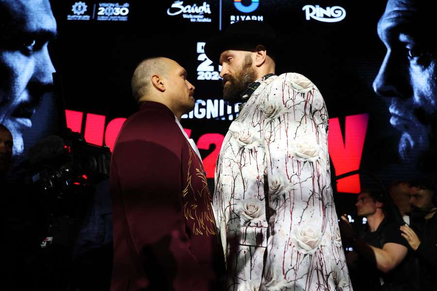 El épico cara a cara entre Usyk y Fury duró... ¡11 minutos! 