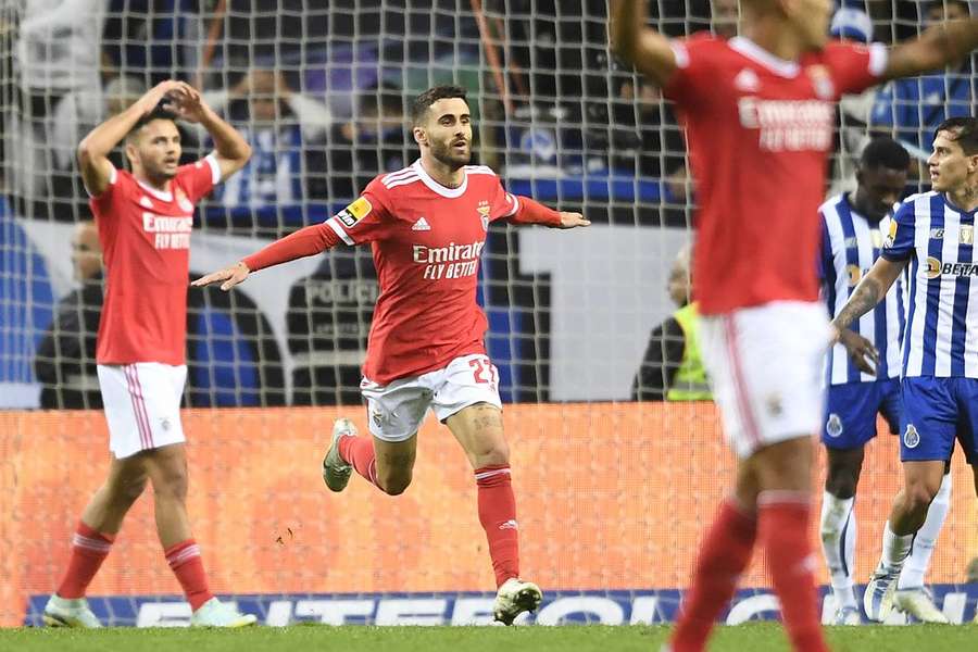 Le Benfica arrache les trois points au Dragão face à un Porto à dix