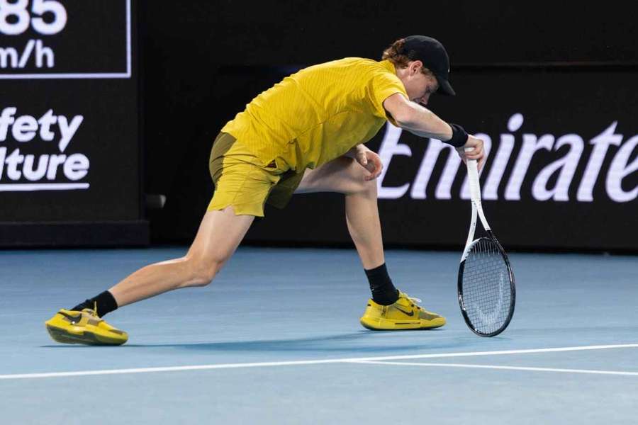 Sinnera trápily vysoké teploty.