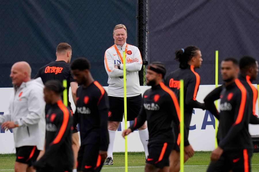 Bondscoach Ronald Koeman kann mit dem Druck aus der Heimat umgehen. Bondscoach Ronald Koeman kann mit dem Druck aus der Heimat umgehen.