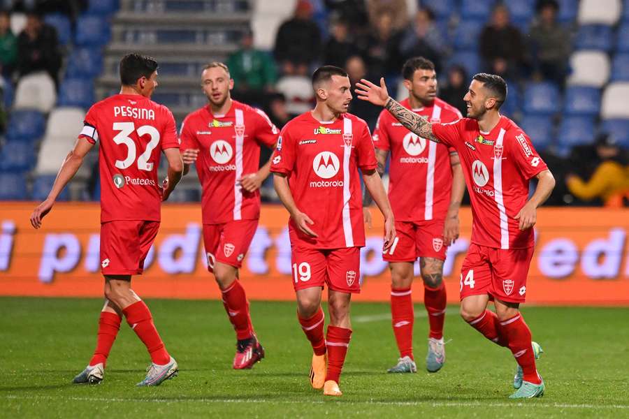 Monza se vítězného gólu proti Sassuolu dočkala v 93. minutě.