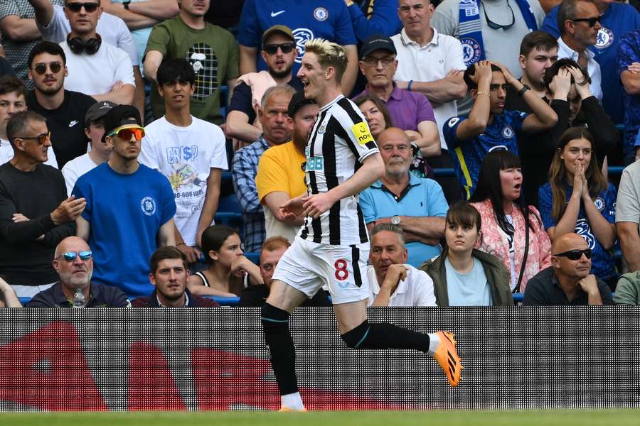 Newcastle United's English midfielder Anthony Gordon celebrates after scoring his team first goal