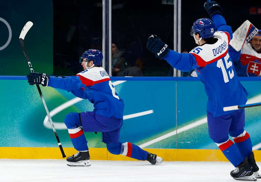 Medzi strelcov sa zapísal aj Okuliar (vľavo).