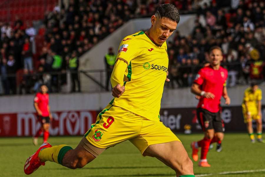 João Victor empatou a partida de penálti João Victor empatou a partida de penálti