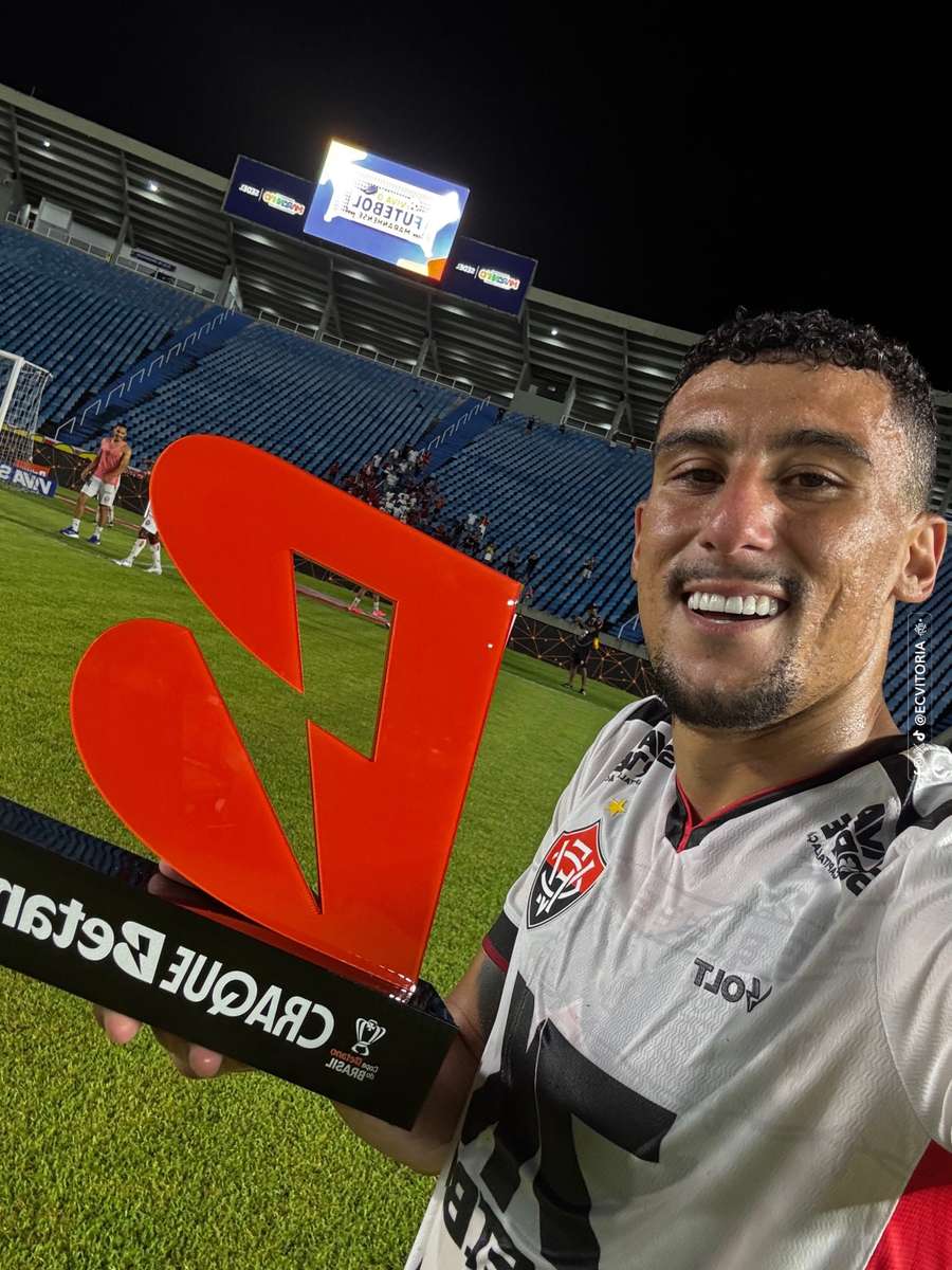 Baralhas recebeu o prêmio de craque do jogo Baralhas recebeu o prêmio de craque do jogo