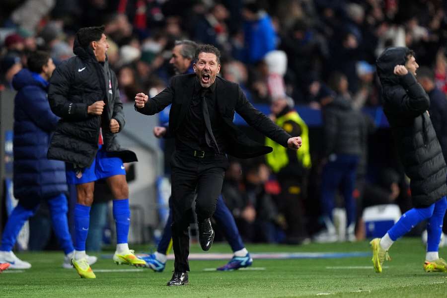Diego Simeone a celebrar o golo de Giménez Diego Simeone a celebrar o golo de Giménez