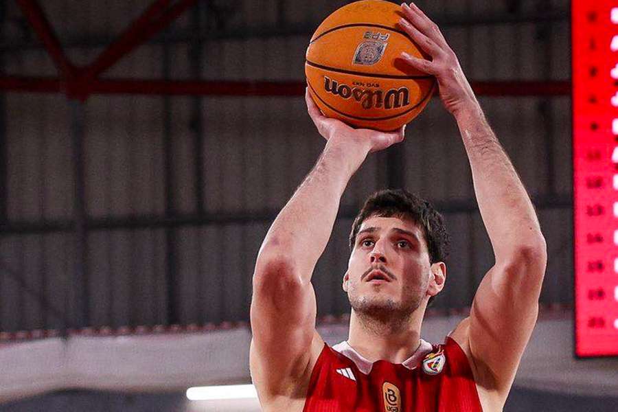 Benfica vai discutir primeiro lugar com o SC Braga Benfica vai discutir primeiro lugar com o SC Braga