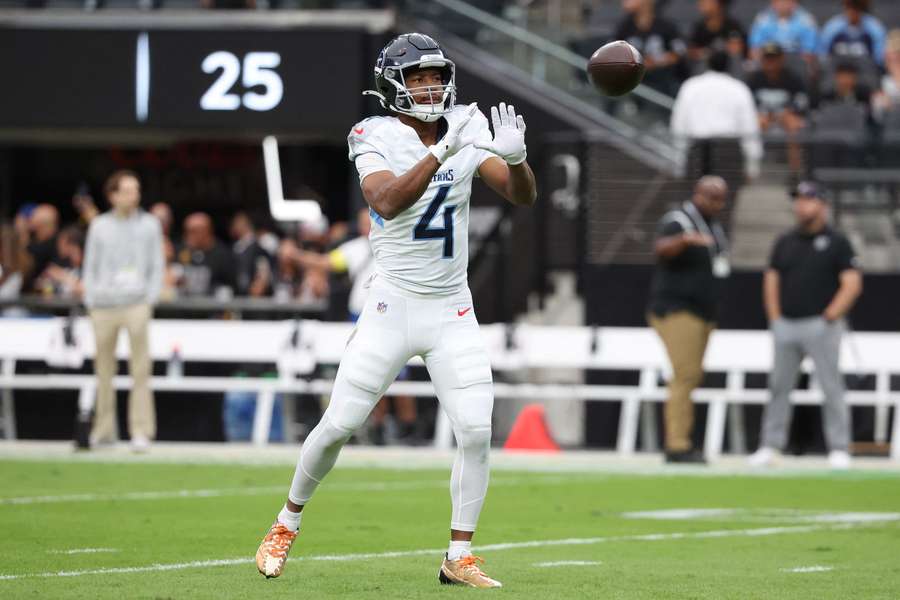 Titans Tyler Lockett warms up before game against the Raiders Titans Tyler Lockett warms up before game against the Raiders