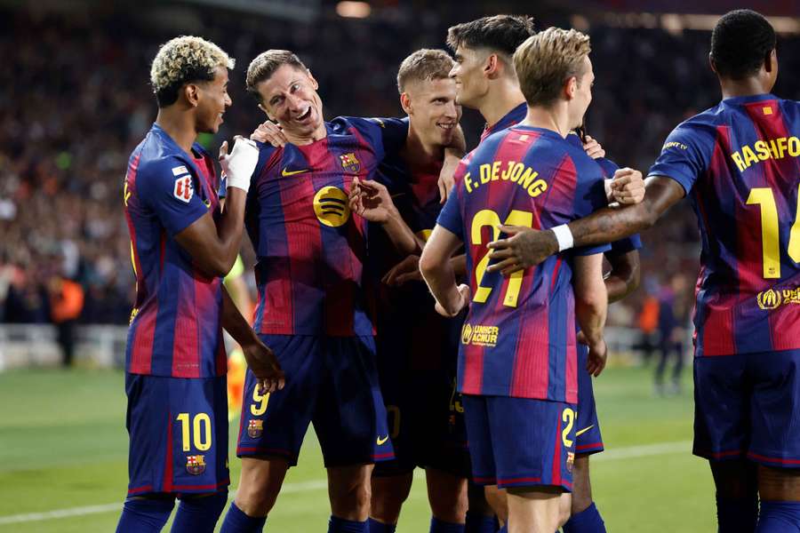 Robert Lewandowski e compagni durante il match contro la Real Sociedad