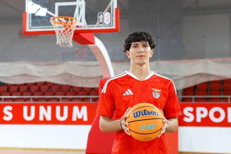 Jhonathan Andrade renovou com o Benfica até 2028 Jhonathan Andrade renovou com o Benfica até 2028