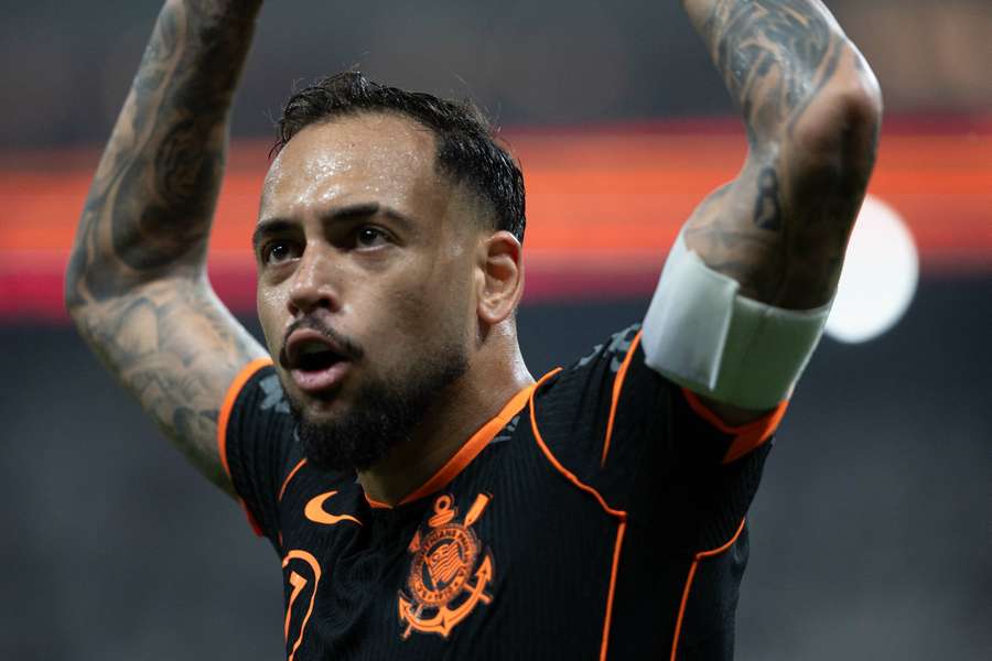 Maycon pode estar próximo de trocar o Corinthians pelo Atlético-MG