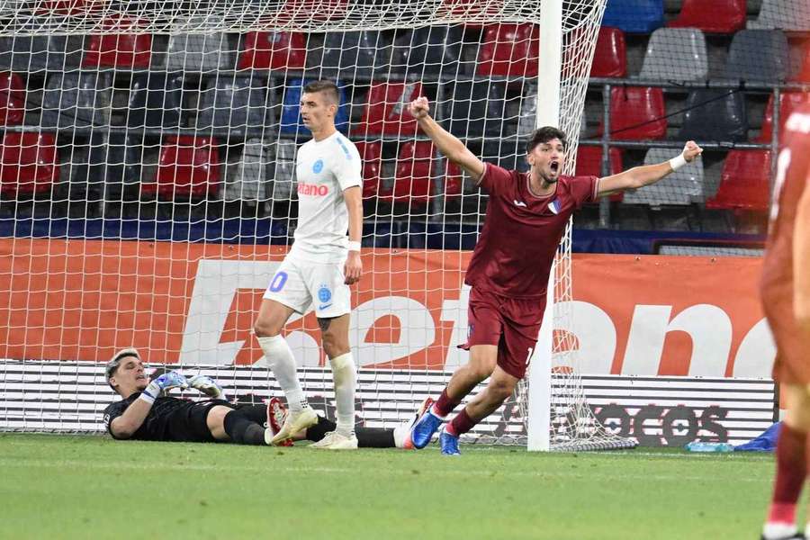 jucătorii lui Inter Escaldes sărbătoresc un gol marcat Campioanei României 