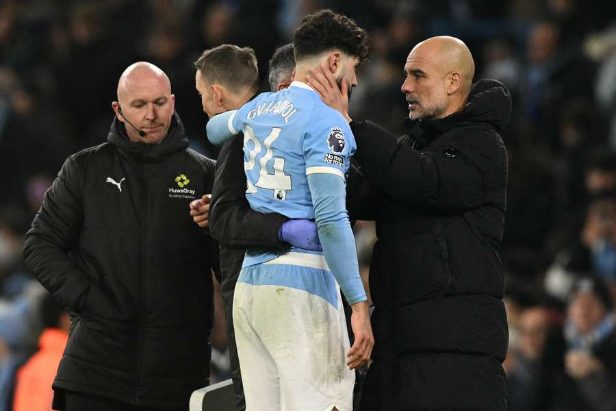 Gvardiol com Pep Guardiola