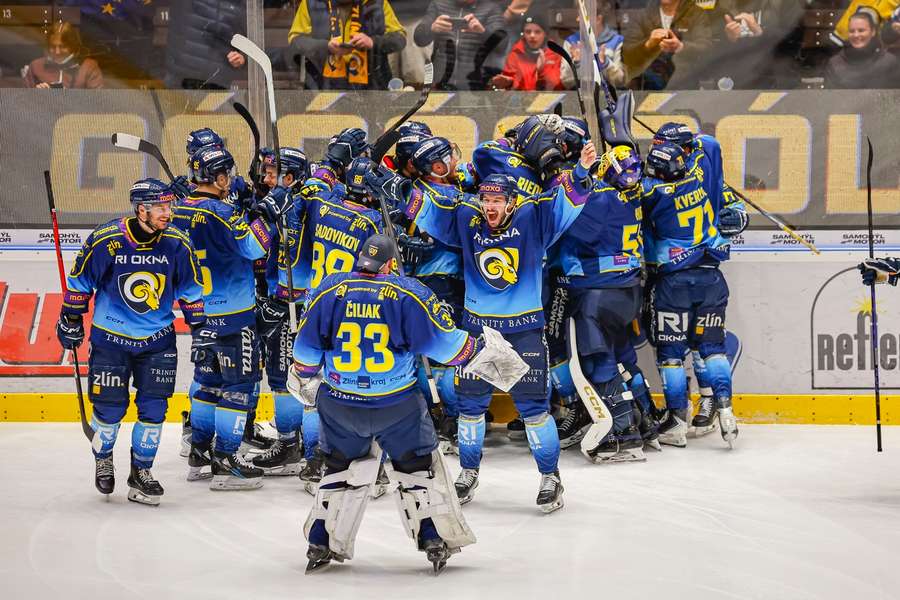 Hokejisté Zlína slaví postup do finále Maxa ligy.