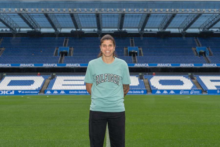 Inês Pereira assinou contrato com o Everton, mas seguiu por empréstimo para o Deportivo da Corunha