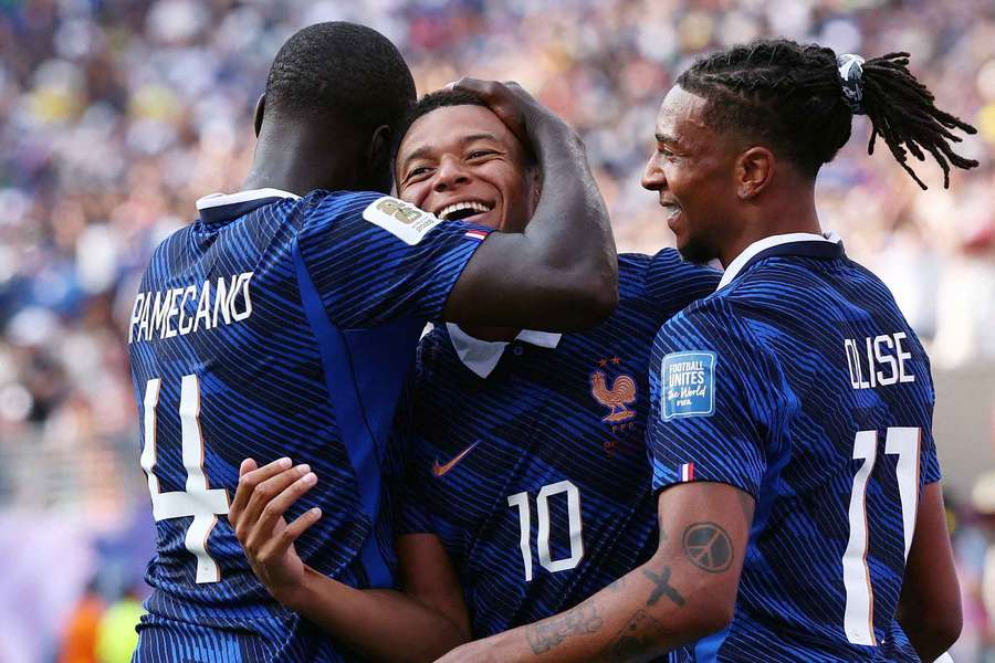 Flashscore spoke with former France international Guillaume Hoarau about the win over Sweden Flashscore spoke with former France international Guillaume Hoarau about the win over Sweden