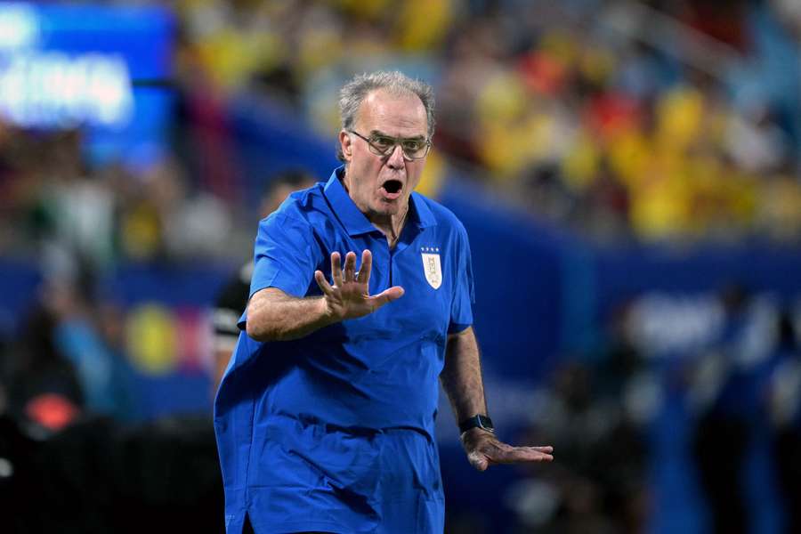 Marcelo Bielsa stelt dat de vechtpartij een beschermende reactie was van zijn spelers