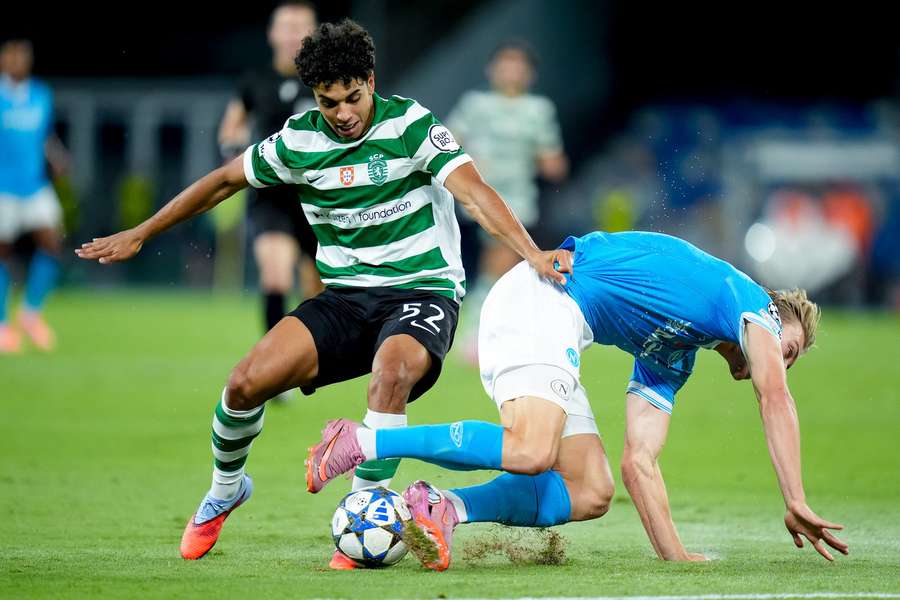 João Simões foi titular em Nápoles
