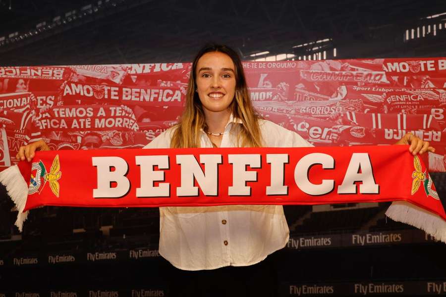 Daniela Areia Santos com o cachecol do Benfica