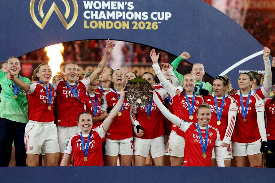 Arsenal's Kim Little and Arsenal's Leah Williamson lift the trophy with teammates Arsenal's Kim Little and Arsenal's Leah Williamson lift the trophy with teammates