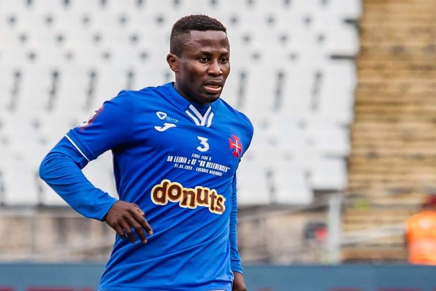 Chima Akas prolonga ligação ao Belenenses