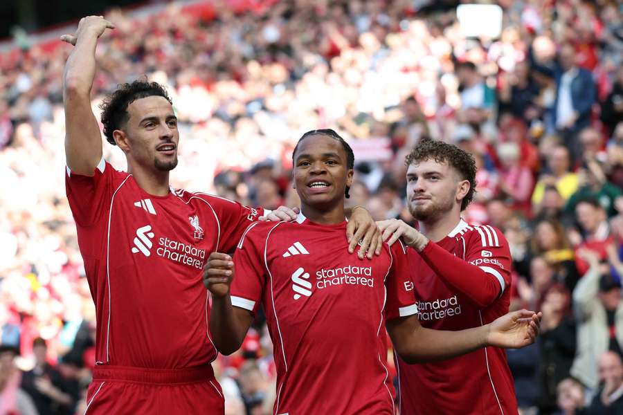 Rio Ngumoha em destaque no triunfo dos reds