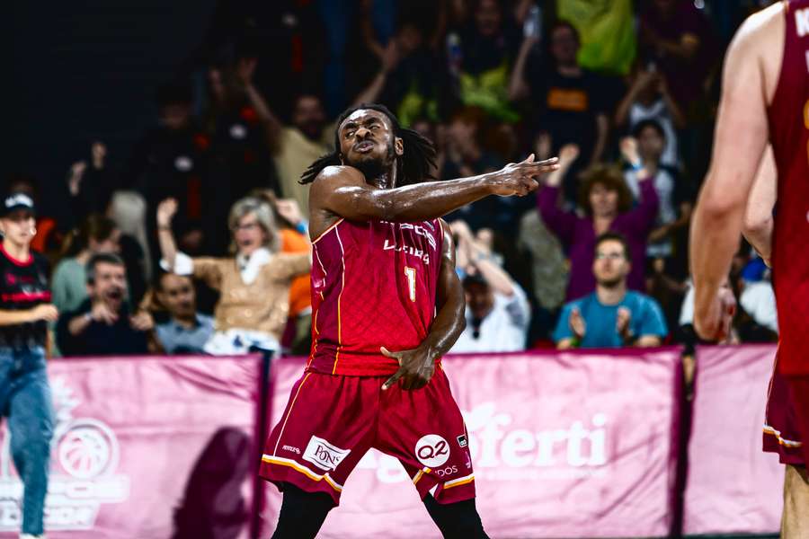 James Batemon quiere seguir celebrando grandes y decisivas canastas