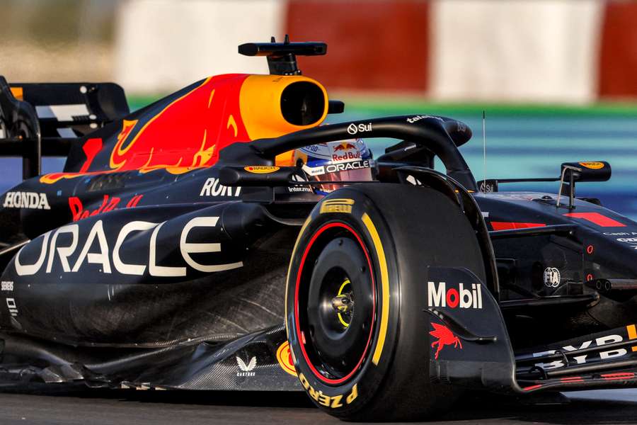 Verstappen pilota sua Red Bull