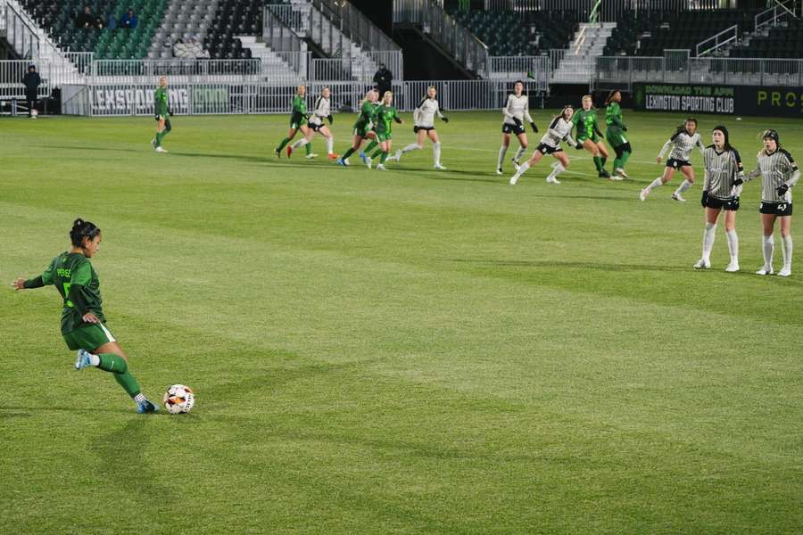 Madison Perez takes free-kick Madison Perez takes free-kick