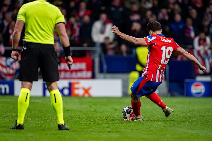 Momentul penalty-ului executat de Julian Alvarez în Atletico - Real, în optimile de finală Champions League
