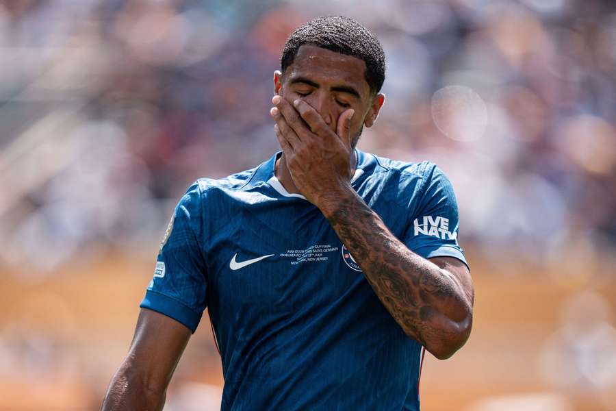 Levi Colwill desfalca Chelsea com rotura ligamentar num joelho