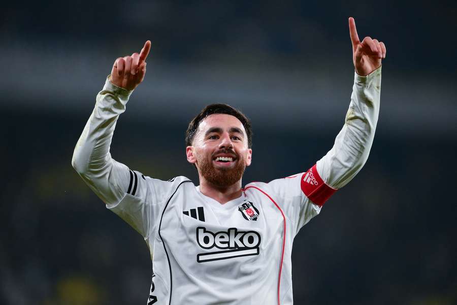 Orkun Kokçu, médio do Besiktas