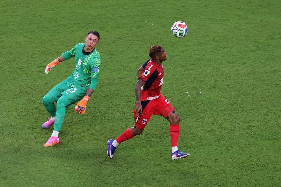 Muslera zažil už aj lepšie zápasy. Muslera zažil už aj lepšie zápasy.