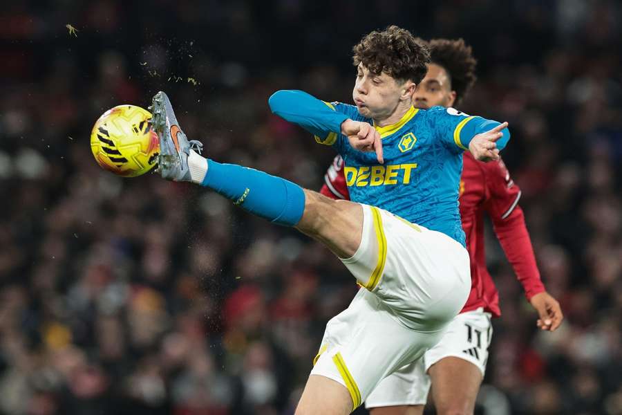 Obránce Ladislav Krejčí v akci.