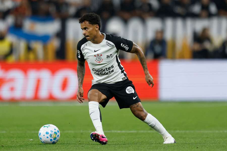 Allan in action for Corinthians