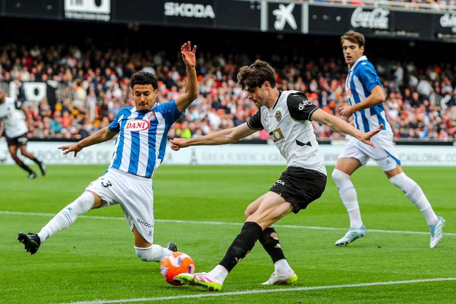 Javi Guerra, ante Omar El Hilali