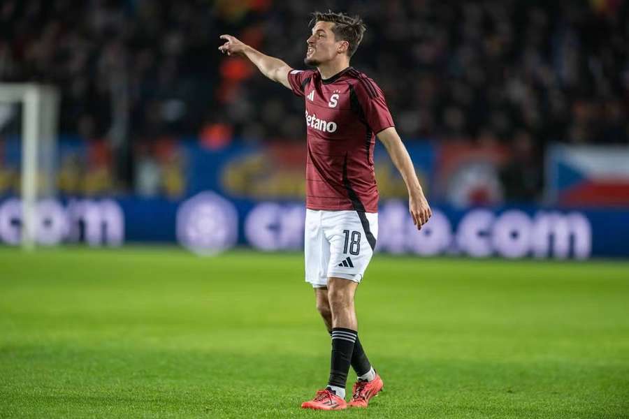 Lukáš Sadílek patří v poslední době mezi stálice sparťanské sestavy. Lukáš Sadílek patří v poslední době mezi stálice sparťanské sestavy.