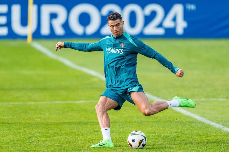 Ronaldo na tréninku před zápasem s Českem.