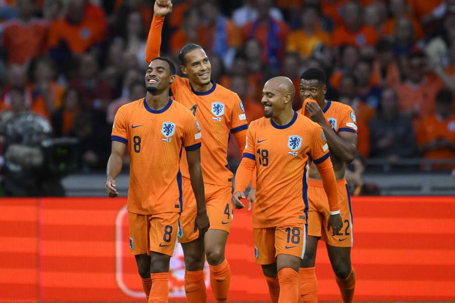 Virgil van Dijk (#4) celebrates scoring the 2-0 against Finland with Ryan Gravenberch, Donyell Malen, and Denzel Dumfries