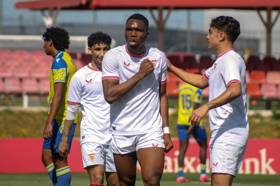 Chimezie Obi: Nigerian teenager opens up on his Sevilla journey and Oscar Olomo’s influence