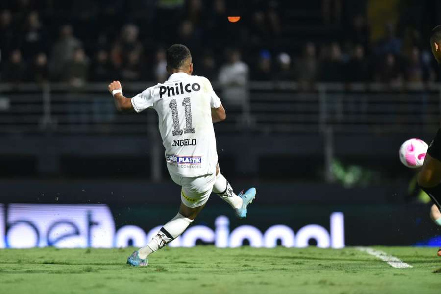 Ângelo fechando o caixão em Bragança Paulista