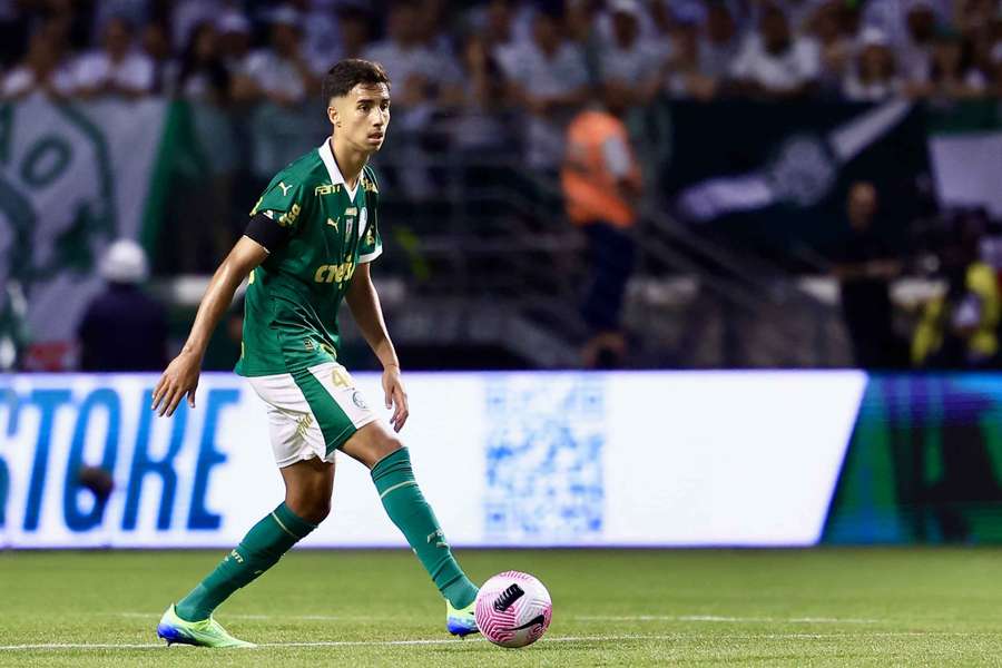 Vitor Reis, en un partido con el Palmeiras.