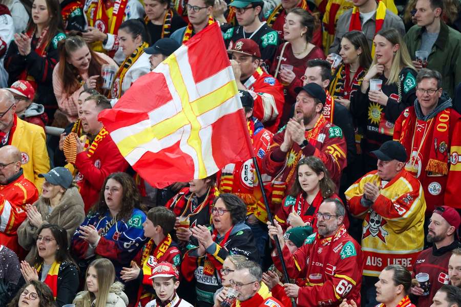 Die Düsseldorfer Fans stehen hinter der Mannschaft.