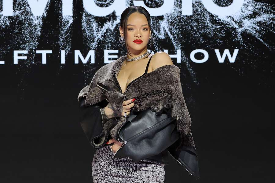 Rihanna durante la presentación del 'Super Bowl LVII Apple Music Halftime Show'