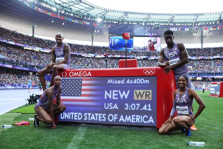 USA set new world record in mixed 4x400m relay